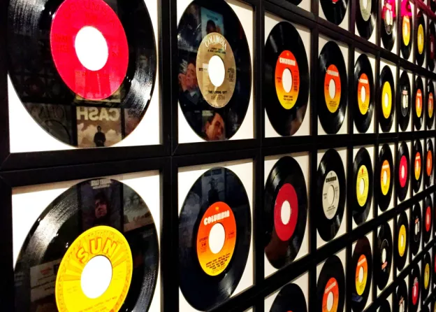 Punk, hip-hop, techno - jak anglosaska popkultura…
